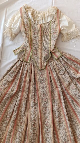 Traje de Huertana Fallera