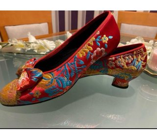 Traje de fallera rojo.