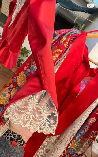 Traje de fallera rojo.