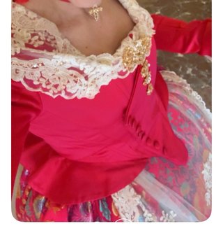 Traje de fallera rojo.
