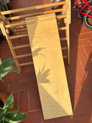 Triángulo Pikler PLEGABLE con RAMPA de Madera