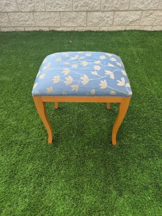 Panca scarpiera in legno con rivestimento floreale