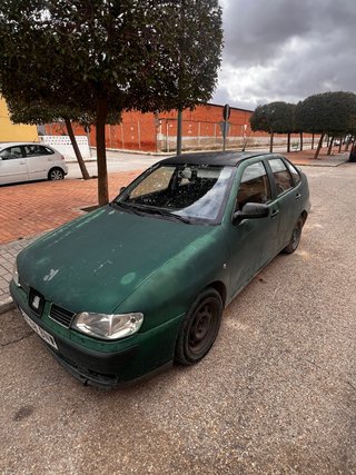 Se cambia SEAT Córdoba 5puertas por una furgoneta.