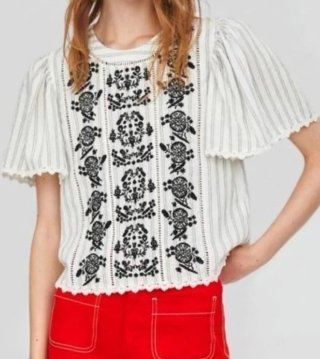 Blusa blanca con bordados