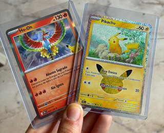 Cartas Pokémon Ho-Oh y Pikachu 30 Aniversario