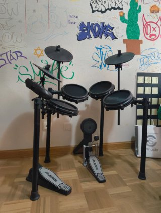 Batería electrónica Alesis