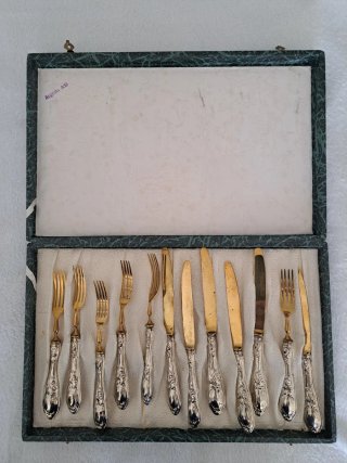 Set di posate antiche in cofanetto
