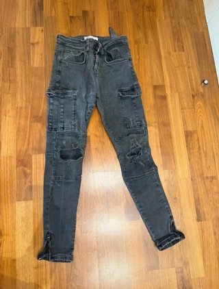 Vaqueros cargo Zara negros rotos T.38