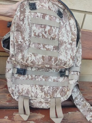 Mochila con Estampado Militar