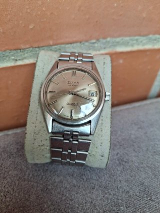Reloj Titan Automático 25 Rubis