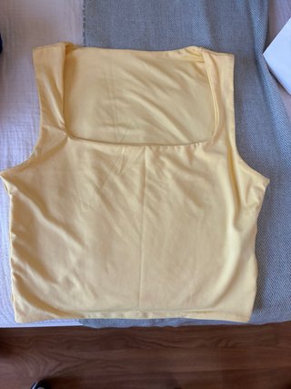 Top amarillo escote cuadrado