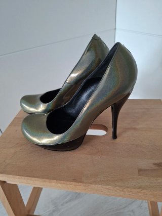 Zapatos de tacón Alexander McQueen verdes/platead
