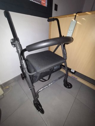 Andador con Ruedas y Asiento
