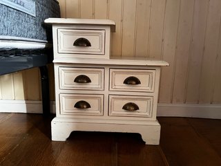 Cajonera/mesita vintage de madera blanca