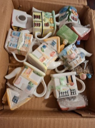Set 7 Teiere da Collezione a Forma di Casetta
