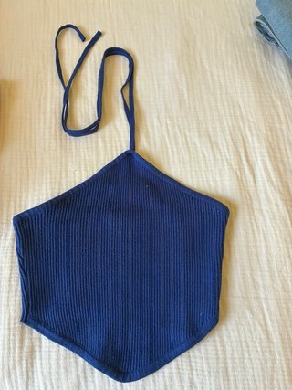 Top halter azul eléctrico