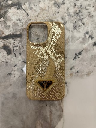 Funda iPhone  16 pro Piel Serpiente Dorada