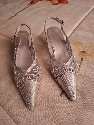 Zapatos Asensio Plateados Bordados