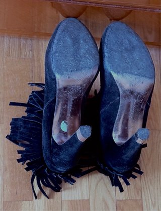 Botines tacón negros con flecos