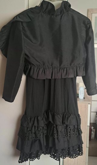 Vestido y torera negra
