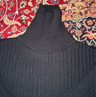 Jersey Negro de Cuello Alto