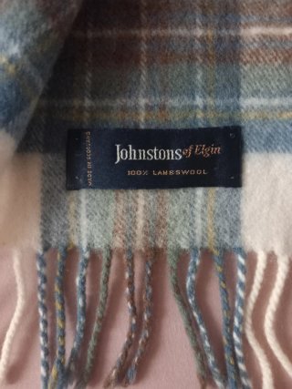 Johnstons of Elgin: BUFANDA 100% LANA DE CORDERO