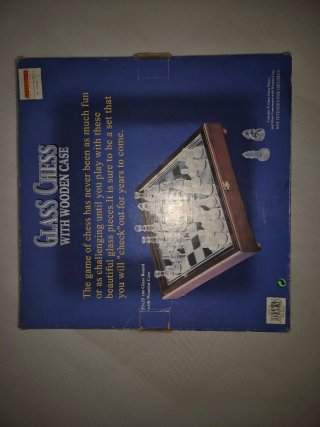 Ajedrez de cristal con caja de madera
