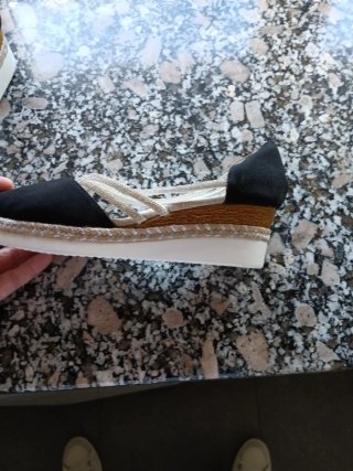 Zapatos de Mujer Negros y Dorados