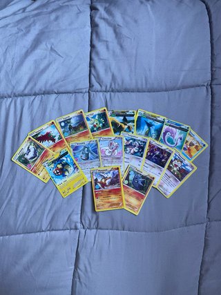 Lote de Cartas Pokémon Variadas