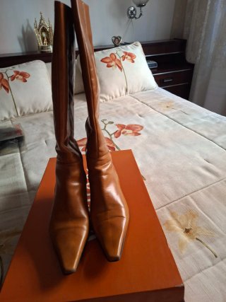 Botas de tacón color coñac
