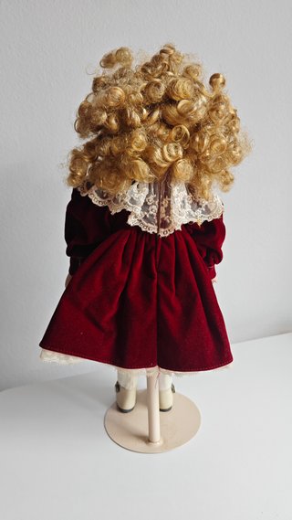 Muñeca de porcelana antigua