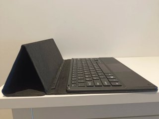 Custodia con tastiera per tablet