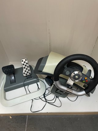 Volante Xbox 360 con Pedales