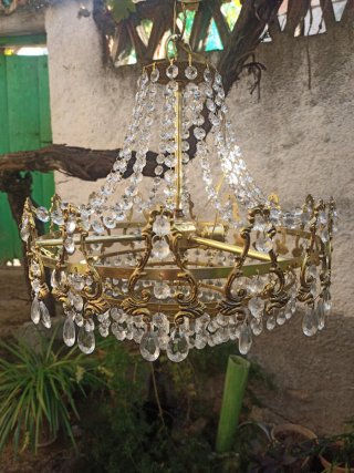 Lámpara de cristal y metal dorada