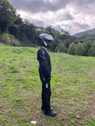 Chaqueta y pantalón moto chica