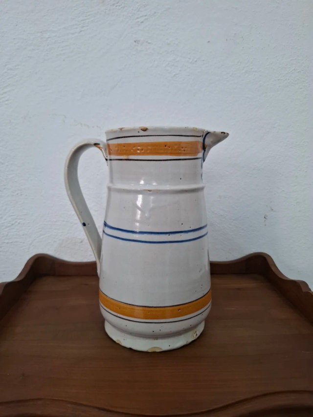 Jarra antigua de Manises