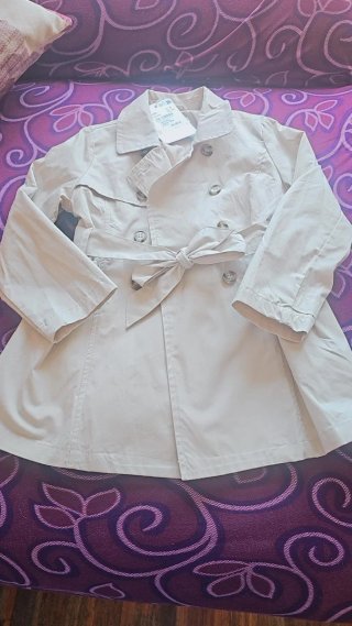 Gabardina de niña beige