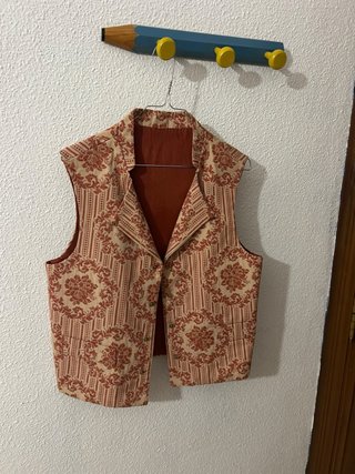 Chaleco de fallero beige y rojo talla M