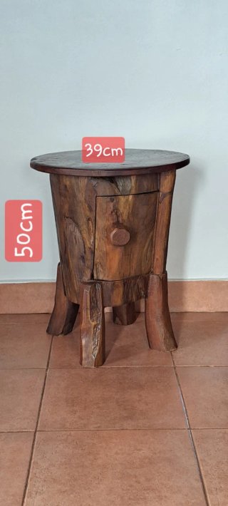 Mesita auxiliar de madera rústica