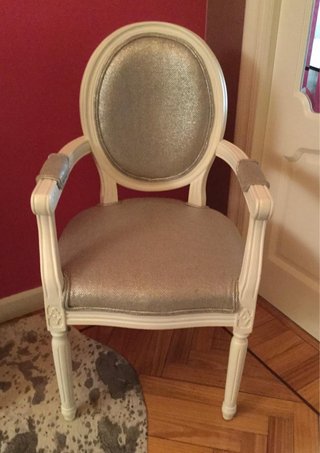 Silla de Estilo Clásico Blanca y Plateada