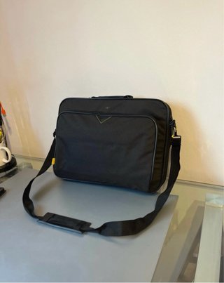 Portatile Acer E15 Grigio con custodia