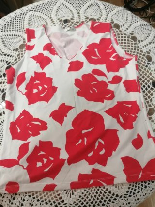 Camiseta sin mangas con estampado floral