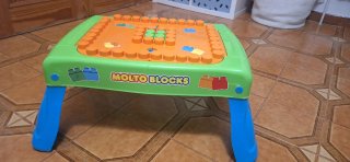 Mesa Molto Blocks con piezas