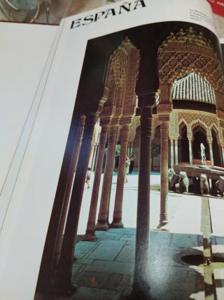 Libro ilustrado EL MUNDO EN COLOR
