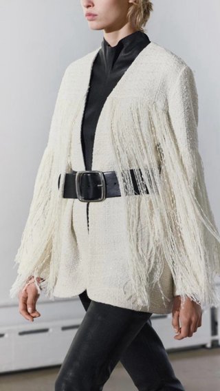 Chaqueta blanca con flecos