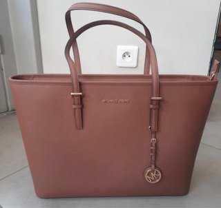 2 Bolsos Michael Kors Marrones 90€ cada uno.