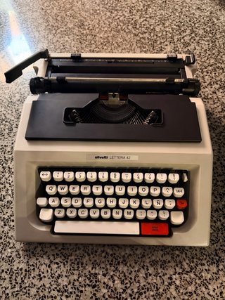 Máquina de escribir Olivetti Lettera 42