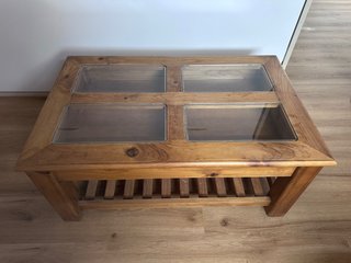 Mesa de centro de madera y cristal