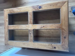 Mesa de centro de madera y cristal