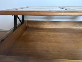 Mesa de centro de madera y cristal
